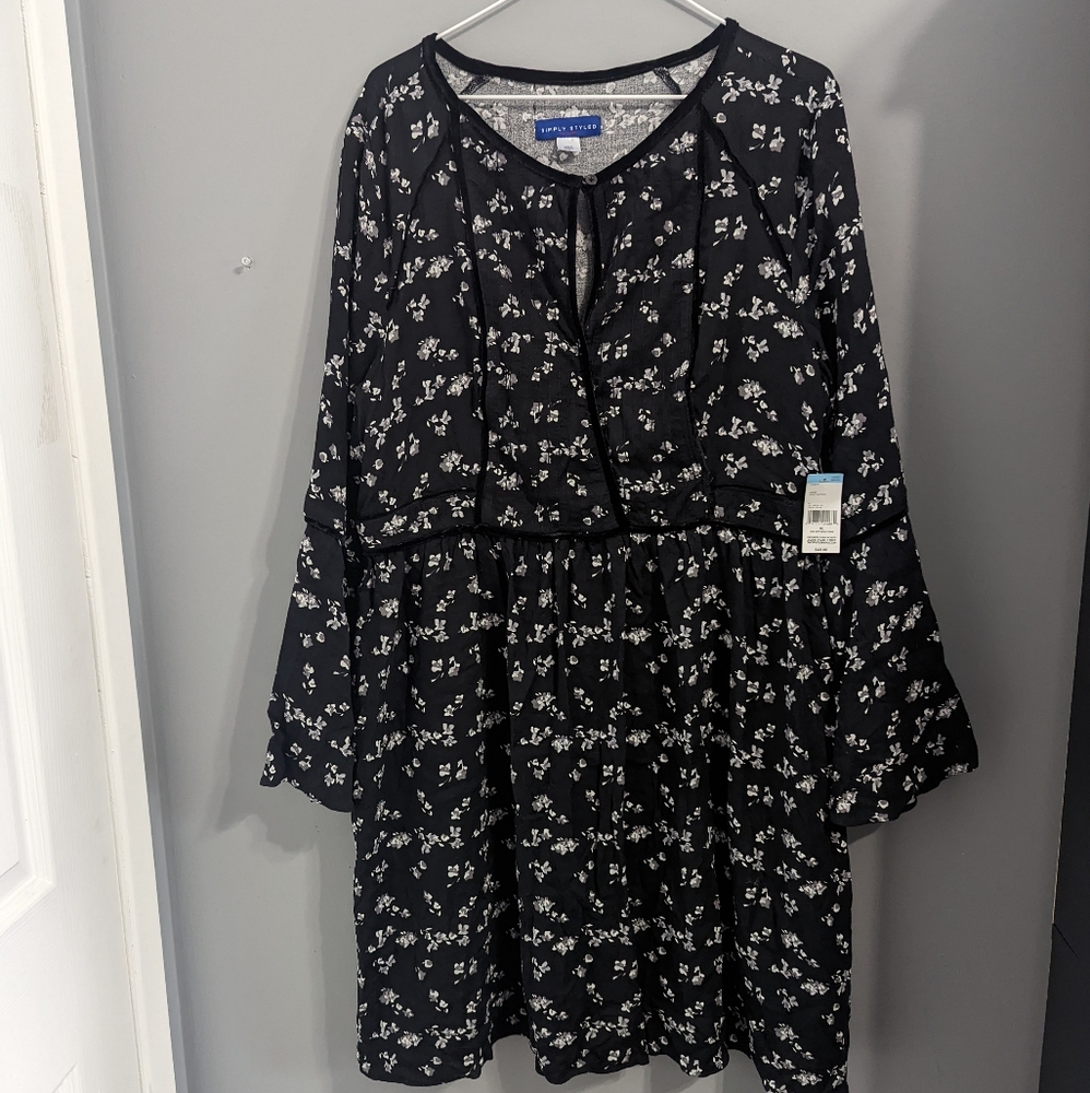Simply styled by Sears black grey/white Flower Dress brand new w tags never worn